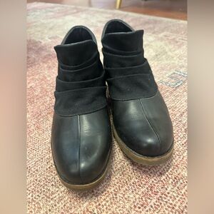 Merrell Adaline bluff black ankle bootie size 6.5 us leather & canvas